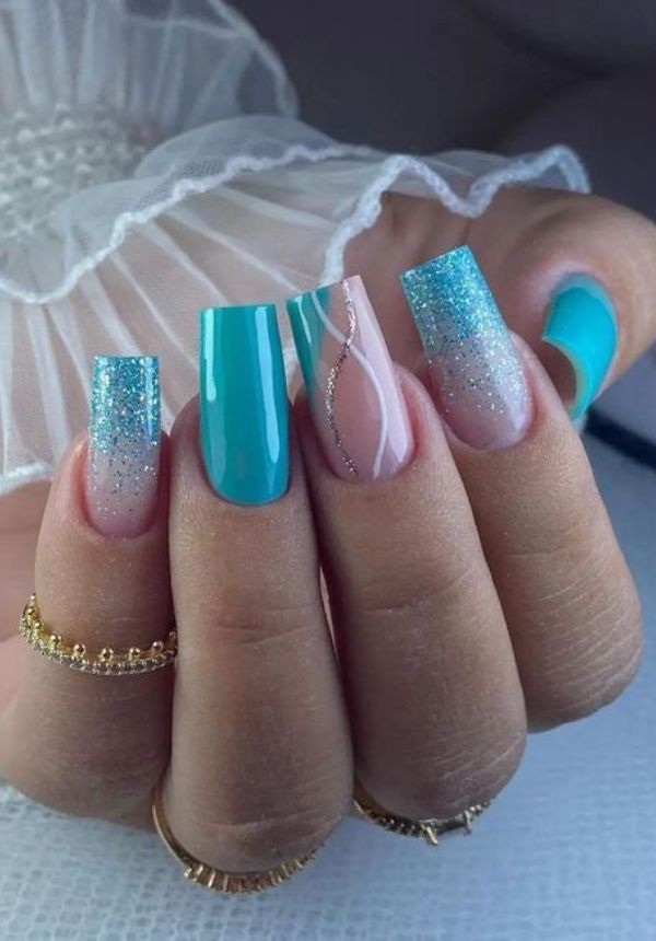 2 - Unhas decoradas delicadas quadradas